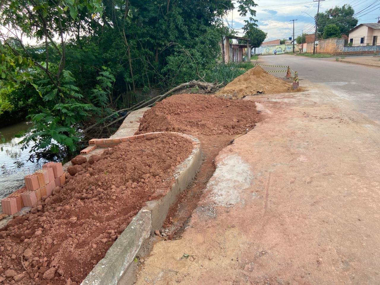 Semob realiza manutenção em boca de lobo a pedido do vereador Edmilson Dourado