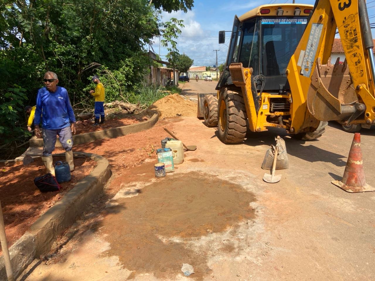 Semob realiza manutenção em boca de lobo a pedido do vereador Edmilson Dourado