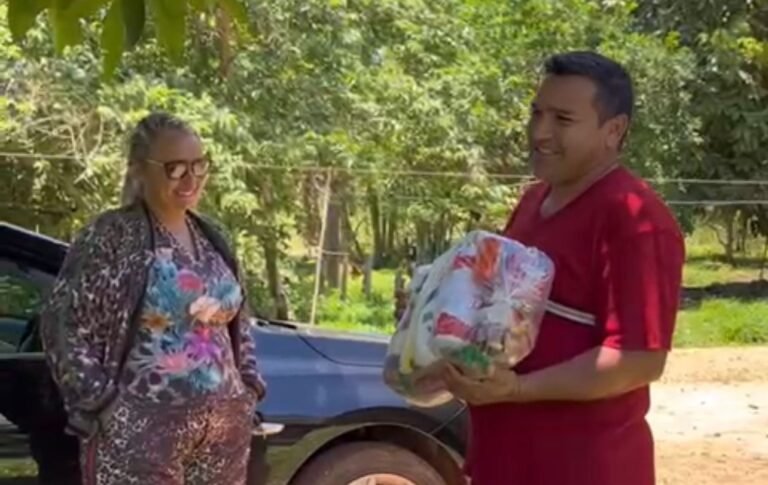 Vereadora Márcia Socorristas entrega cestas básicas para famílias em Nova Aliança