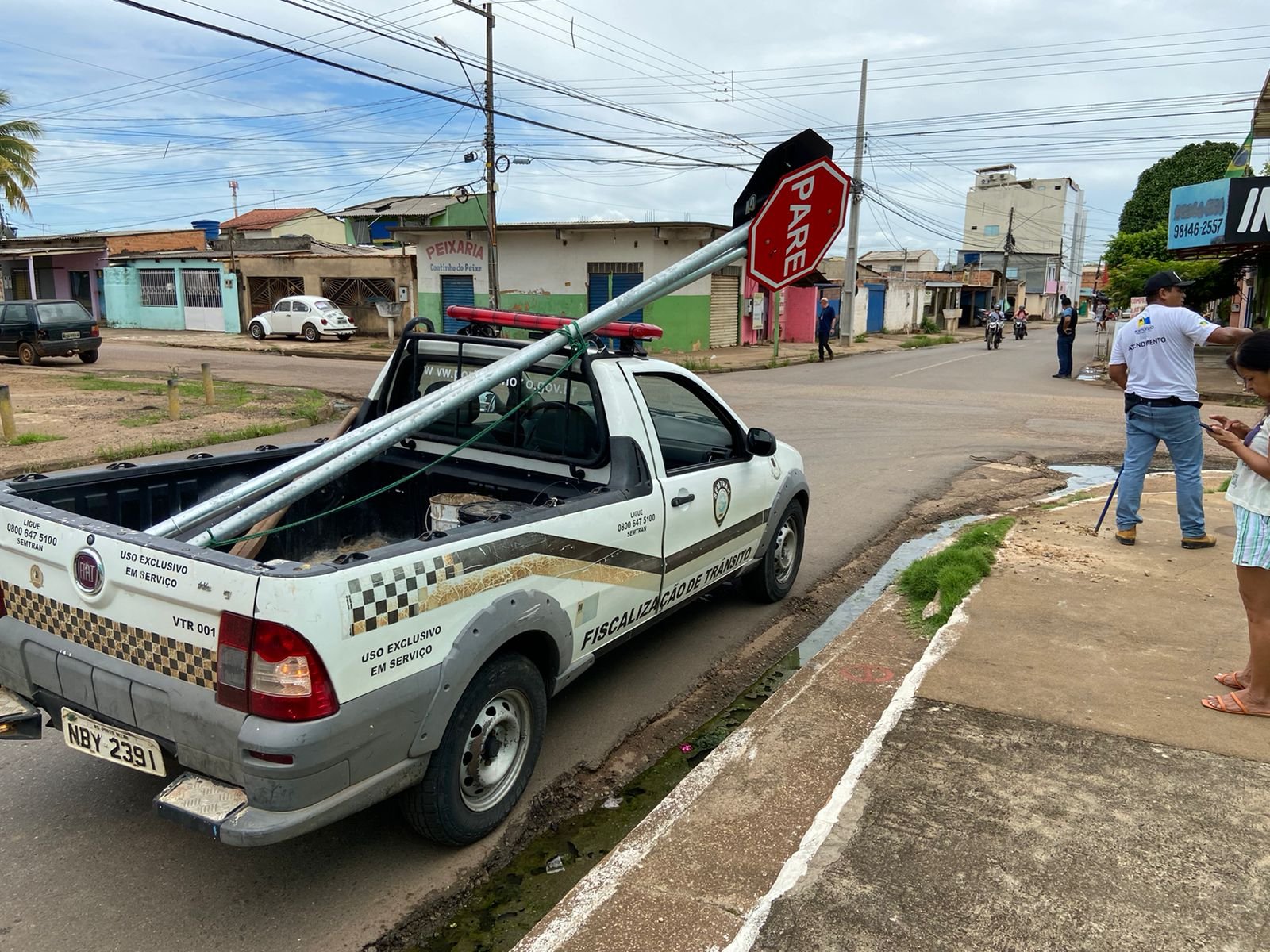 Semtran instala sinalização em cruzamento com alto índice de acidentes a pedido do vereador Edimilson Dourado