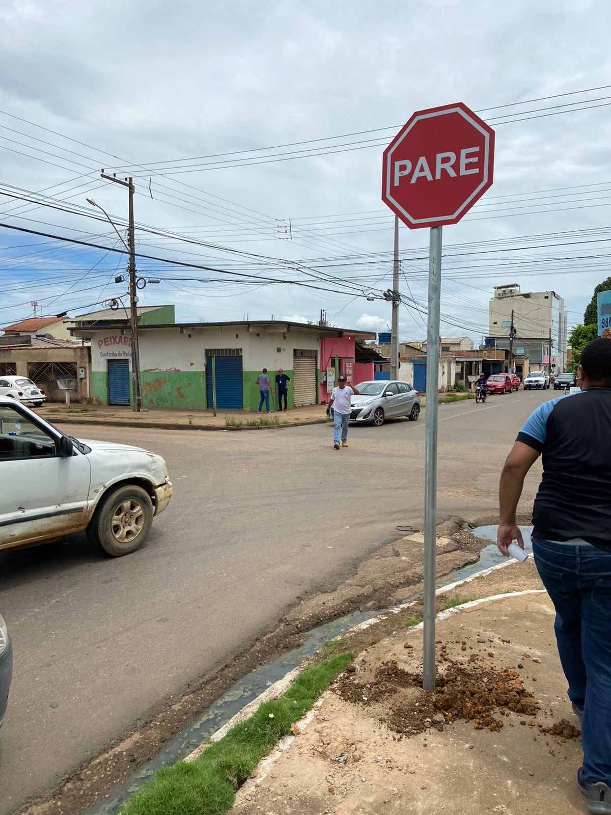 Semtran instala sinalização em cruzamento com alto índice de acidentes a pedido do vereador Edimilson Dourado