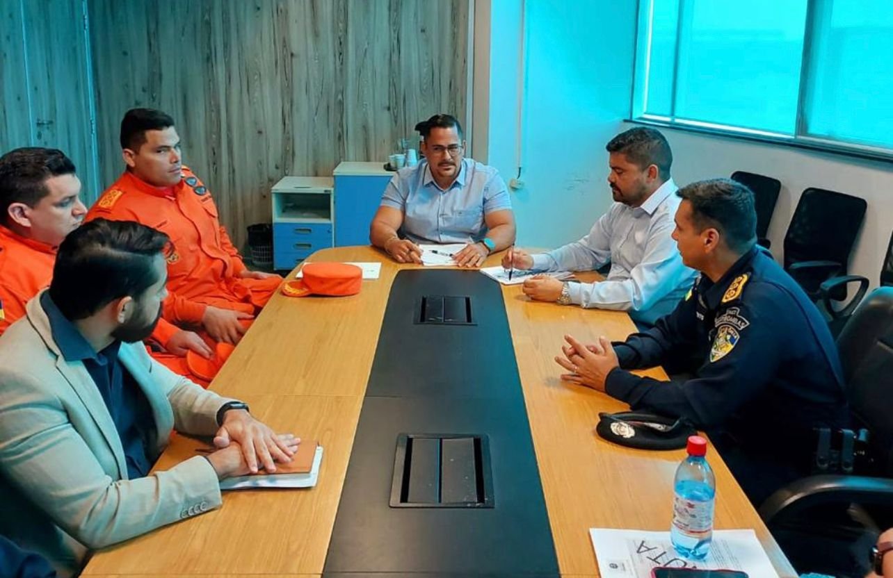 Deputado Jesuino trata com a Sesdec melhorias para os militares