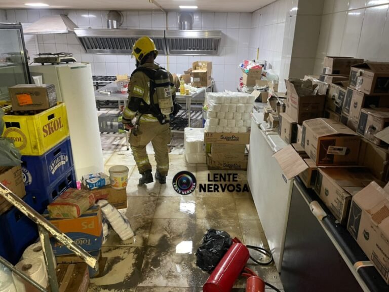URGENTE – Bombeiros são acionados para conter incêndio em restaurante