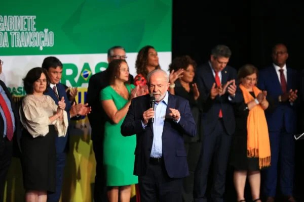 Lula anuncia Alckmin, Wellington Dias, Nísia e mais 13 ministros