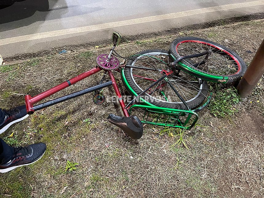 Ciclista atropelado só aceita ser socorrido se bicicleta for junto – VEJA O VÍDEO
