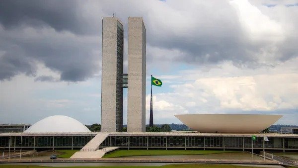 Câmara aprova aumento de salário de presidente, ministros e parlamentares 1 Câmara aprova aumento de salário de presidente, ministros e parlamentares