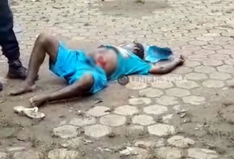 Últimas Notícias 2 Idoso fica com vísceras expostas após ser esfaqueado na capital – VÍDEO