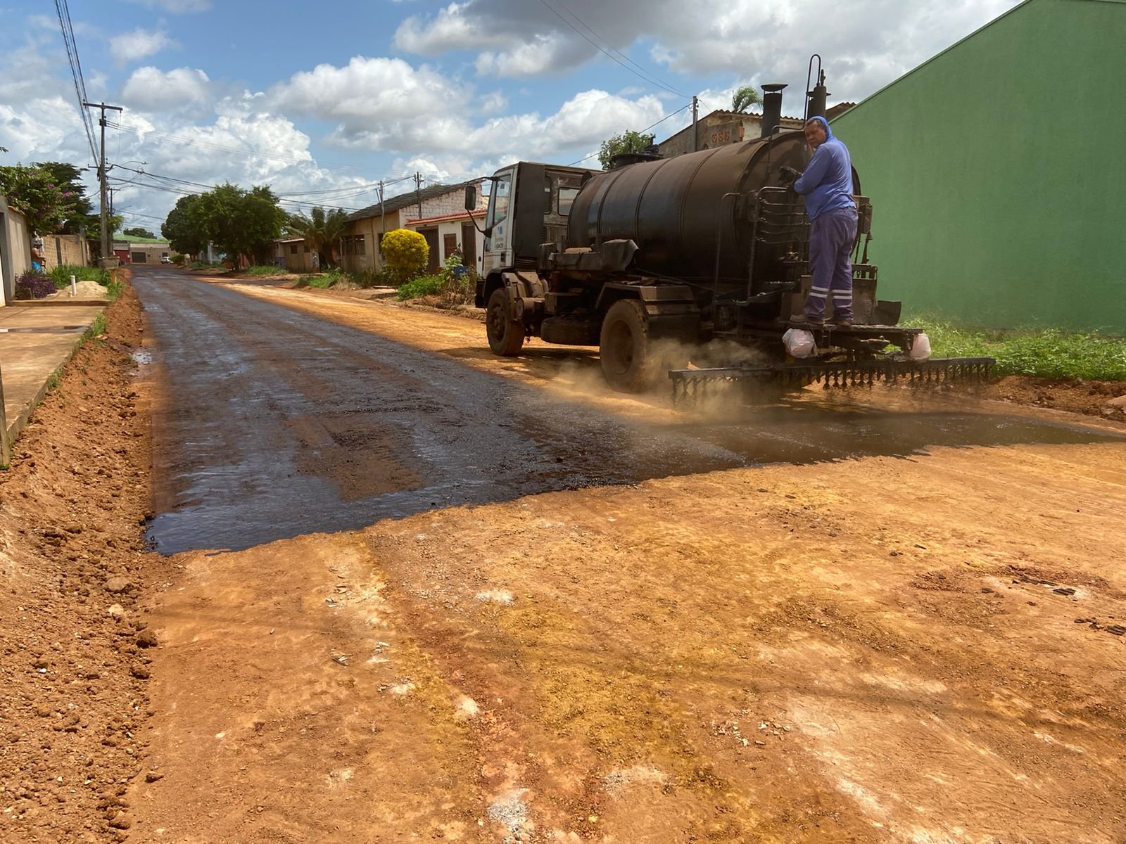Semob inicia asfaltamento de ruas no Bairro Cohab a pedido do vereador Edmilson Dourado