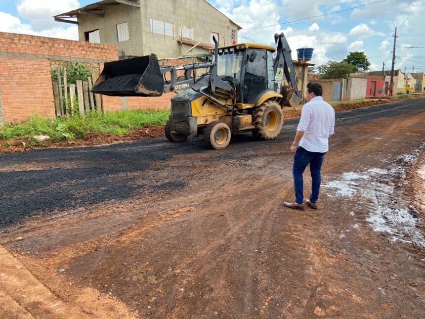 Semob inicia asfaltamento de ruas no Bairro Cohab a pedido do vereador Edmilson Dourado
