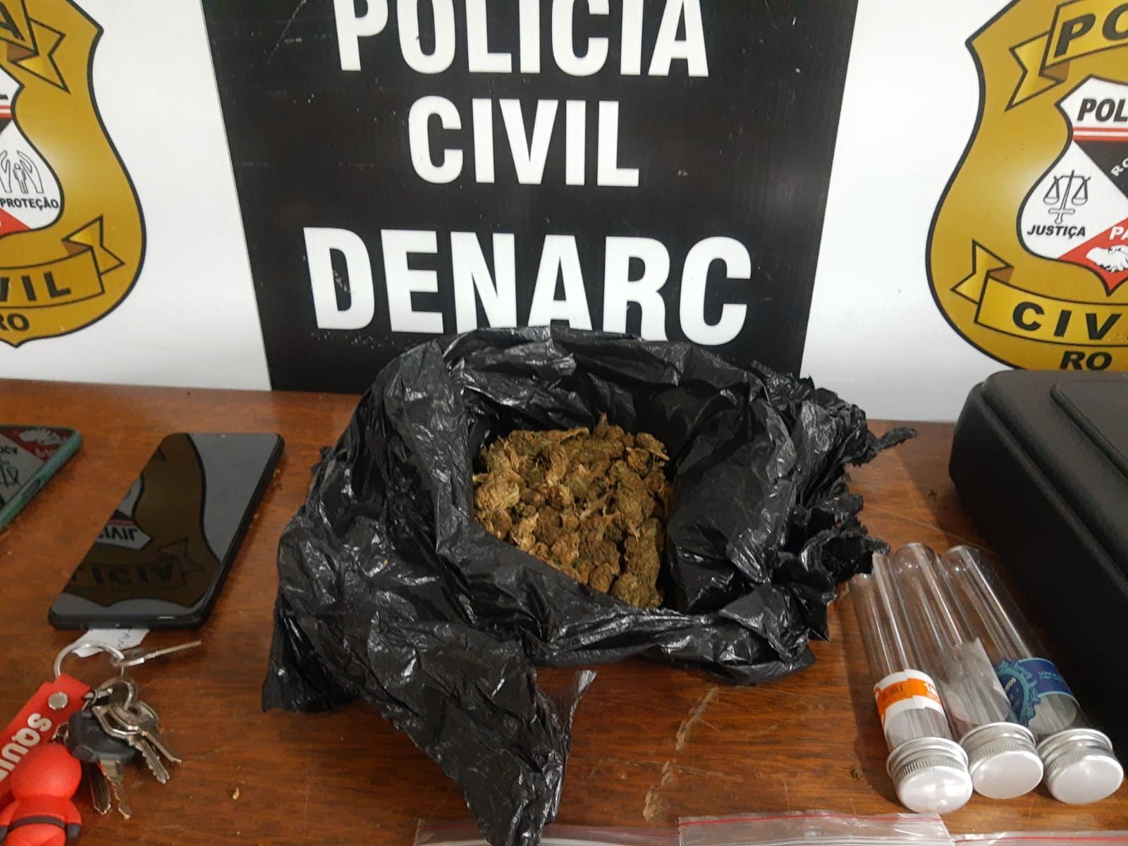 Denarc prende taxista e comparsa suspeitos de tráfico de drogas na capital