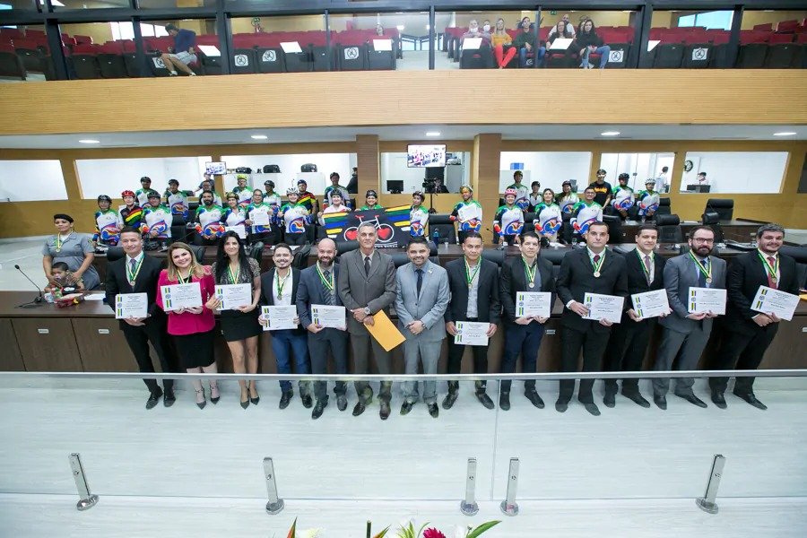 Deputado Jesuíno Boabaid faz homenagem a delegados, procuradores, policial militar e grupo “Xonados por Pedal”