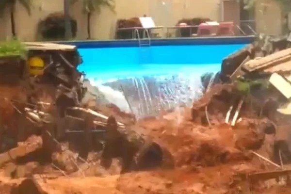 Vídeo: piscina usada para bronzeamento em clínica desmorona em Goiânia