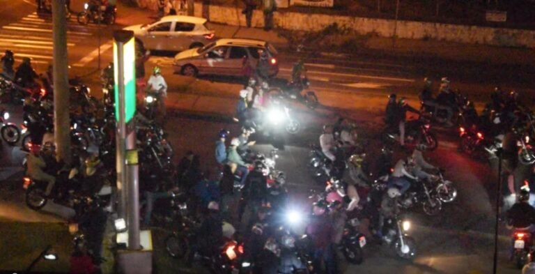 Últimas Notícias 10 Adolescente que participava de rolezinho foge de abordagem, mas é apreendido após sofrer queda