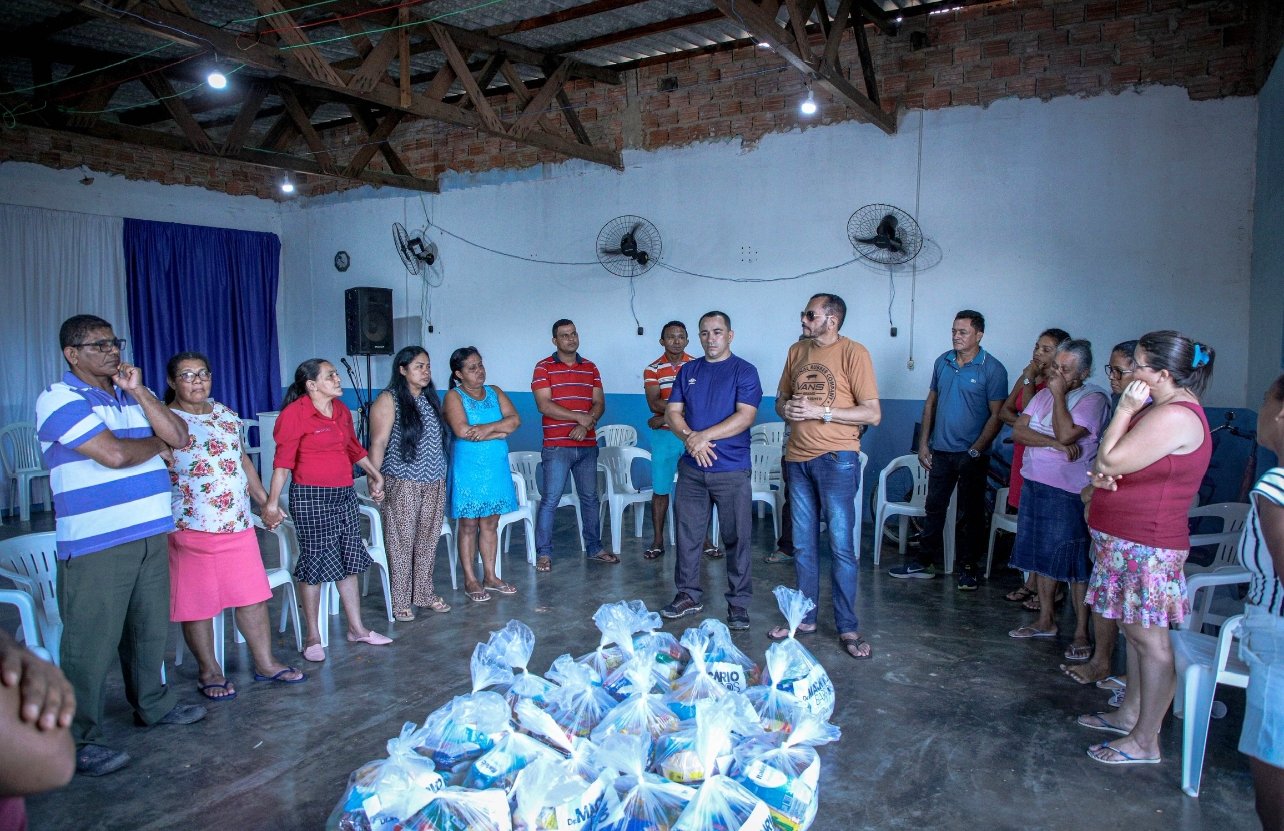 NATAL PARA TODOS: Dr. Macário Barros entrega mais de 200 cestas básicas através de ação solidária. 7 NATAL PARA TODOS: Dr. Macário Barros entrega mais de 200 cestas básicas através de ação solidária.