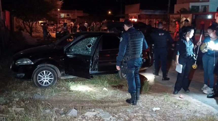 Homem é executado a tiros e irmã grávida atingida por bala perdida