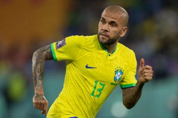 Daniel Alves é detido na Espanha após denúncia de assédio sexual