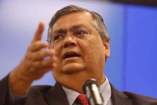 “Democracia venceu”, diz Dino sobre operação da PF contra terroristas 1 “Democracia venceu”, diz Dino sobre operação da PF contra terroristas