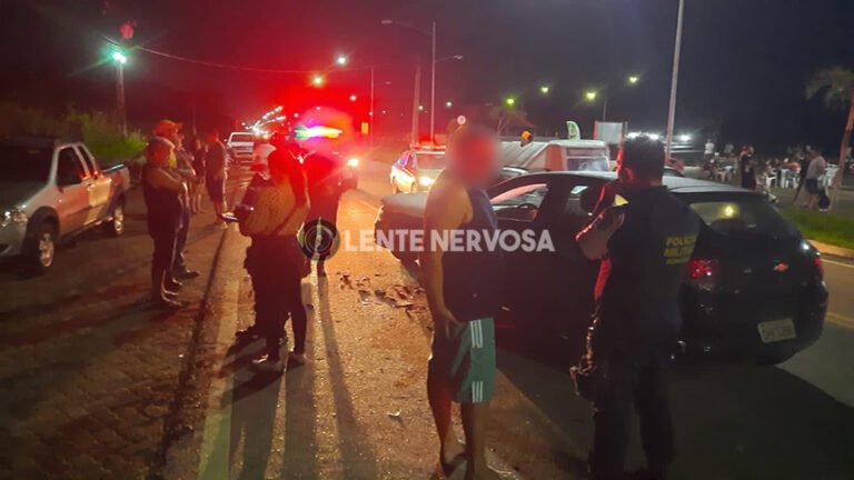 Últimas Notícias 4 Motorista bêbado apanha de mulher após causar acidente envolvendo cinco veículos – VEJA O VÍDEO