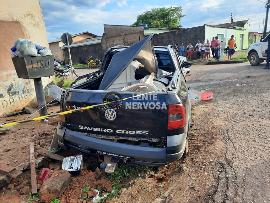 Policial militar morre em grave acidente e tem arma furtada por motorista - VÍDEO 2 Policial militar morre em grave acidente e tem arma furtada por motorista - VÍDEO