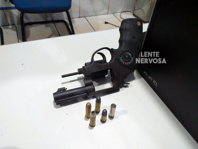 Policiais flagram adolescente de 14 anos com arma na cintura na capital