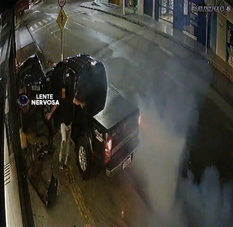 Últimas Notícias 6 Câmeras de segurança mostram acidente e sargento saindo por trás de policial morto a tiros – VEJA O VÍDEO