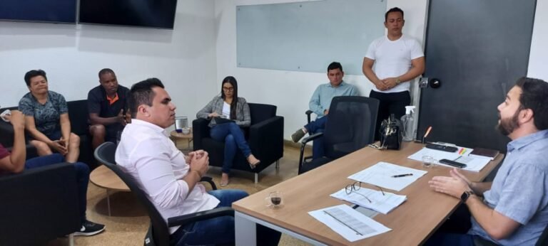 Últimas Notícias 5 Vereador Edimilson Dourado se reúne na Semob e busca asfalto para bairros da zona sul