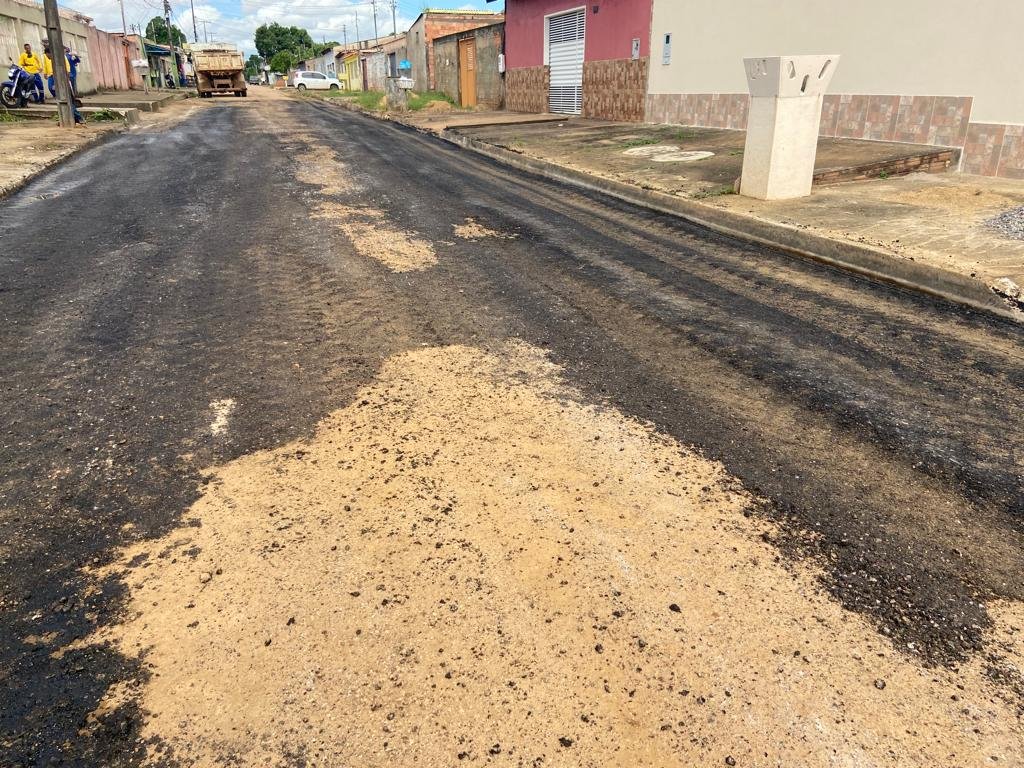 Serviço de tapa buraco é realizado na zona sul a pedido do vereador Edimilson Dourado