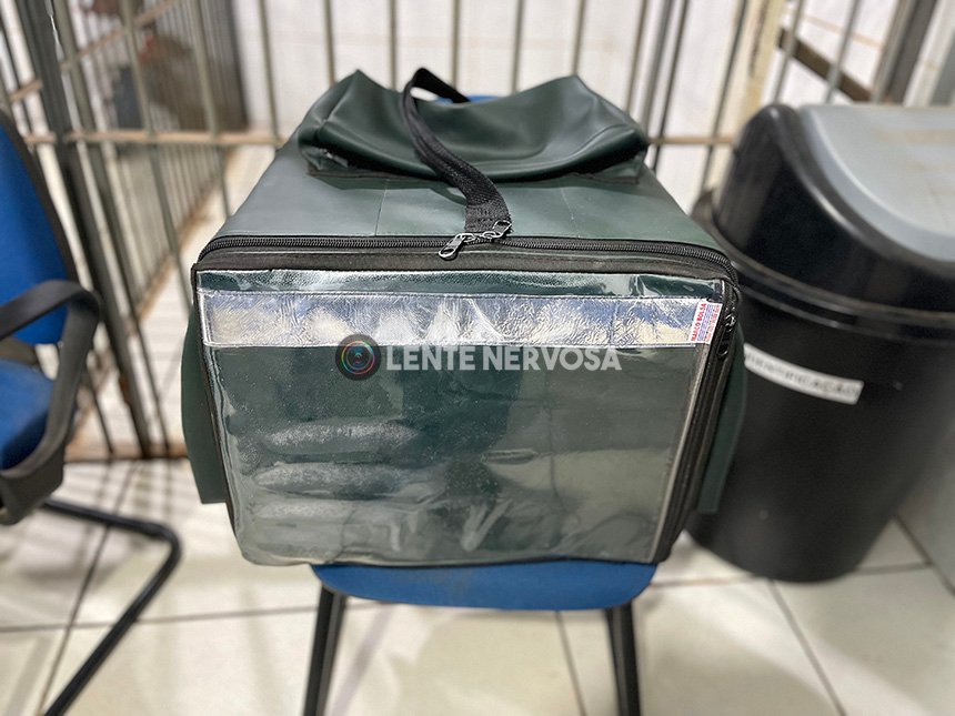 Motoboy é preso com mais de um quilo de droga em bolsa de entrega