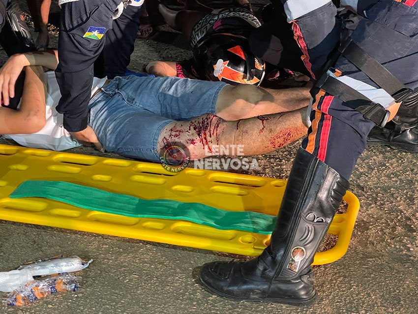 Três pessoas ficam feridas em colisão frontal de motos na zona sul - FOTOS E VÍDEO