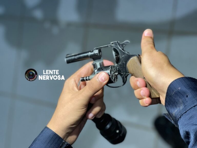 Últimas Notícias 8 Policiais militares prendem dupla e evitam assaltos na zona leste da capital