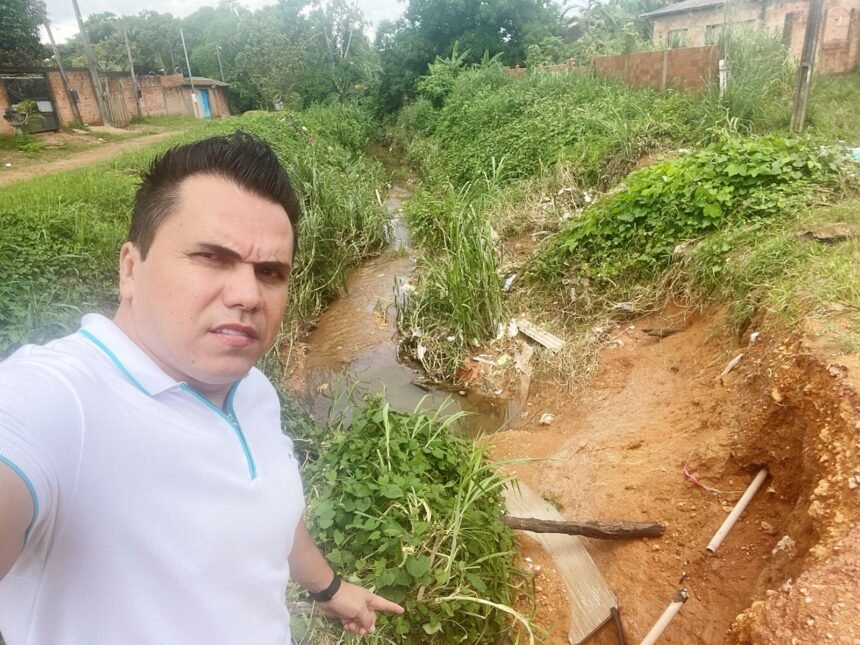 Drenagem é realizada em canal na zona sul após pedido do vereador Edimilson Dourado 1 Drenagem é realizada em canal na zona sul após pedido do vereador Edimilson Dourado