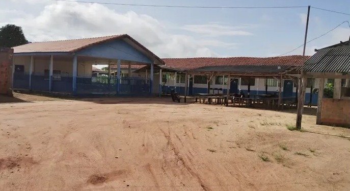 Escola é fechada e pais de alunos contestam medida da prefeitura em Cujubim, RO