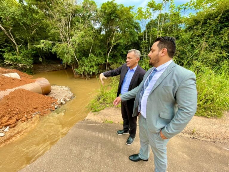 Vereador Dr. Gilber fiscaliza obra de recuperação da Estrada de Santo Antônio