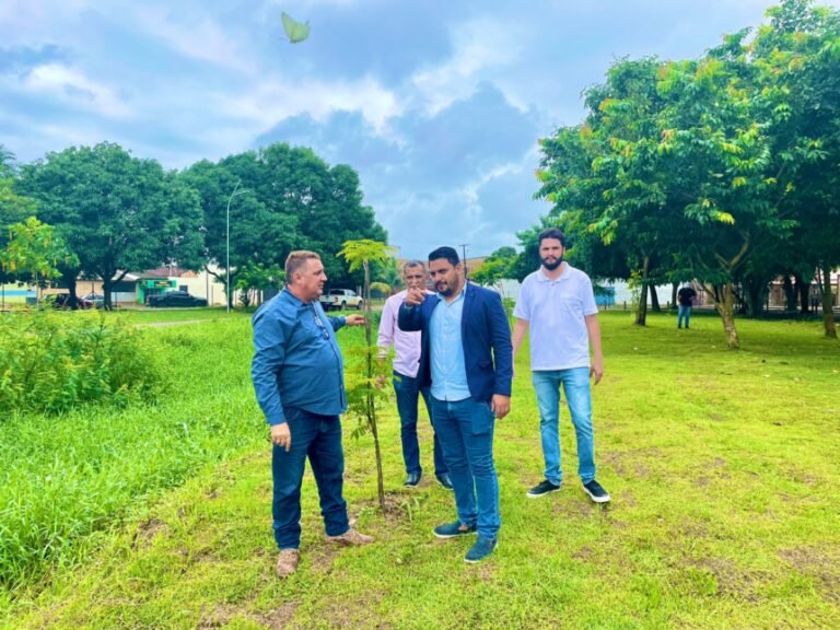 Últimas Notícias 6 Vereador Dr. Gilber inspeciona obra de revitalização ambiental no Skate Park