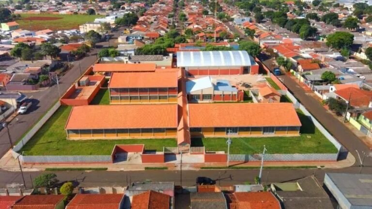 Aluno de 16 anos saca revólver e ameaça colega em escola do PR