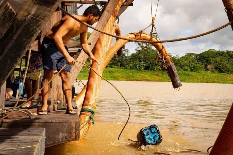 Últimas Notícias 10 Moradores denunciam garimpo ilegal no rio Madeira