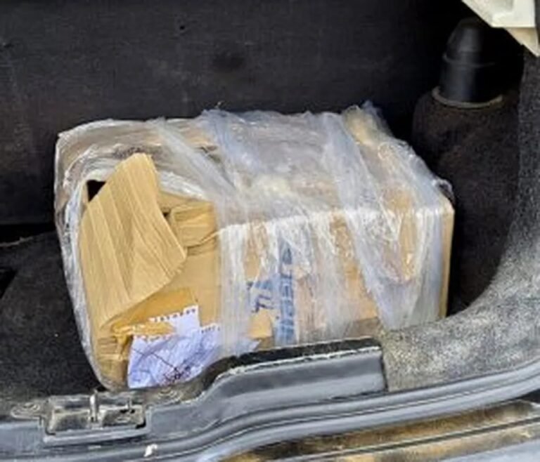 Últimas Notícias 6 Polícia encontra mais de 200 kg de drogas no porta-malas de carro