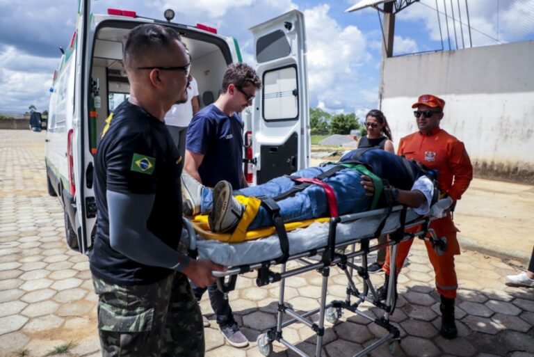 Motoristas da rede municipal de saúde recebem capacitação para transporte seguro de pacientes