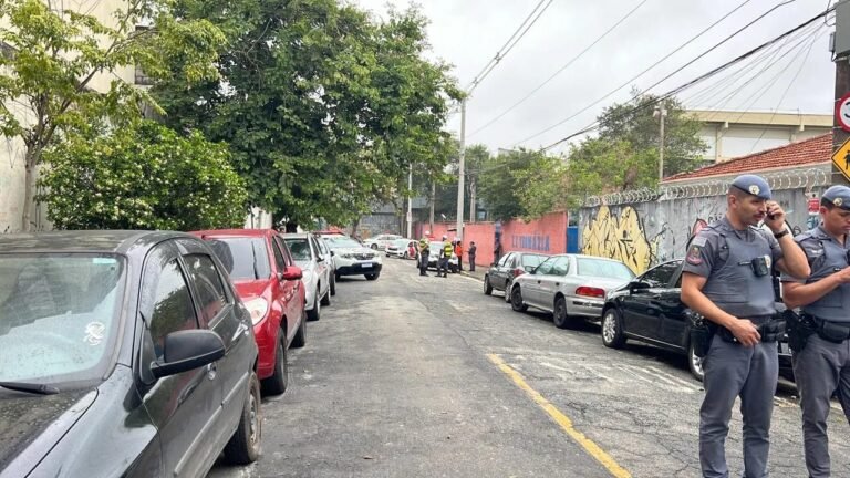 Uma professora morre e três ficam feridas em ataque à escola em SP