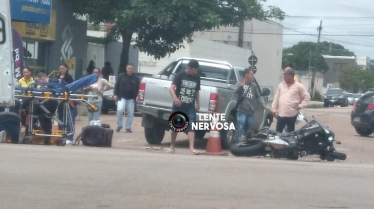 Roda de moto é arrancada em grave acidente no centro da capital