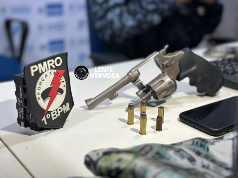 Últimas Notícias 4 Dupla é presa com revólver em barbearia no centro da capital