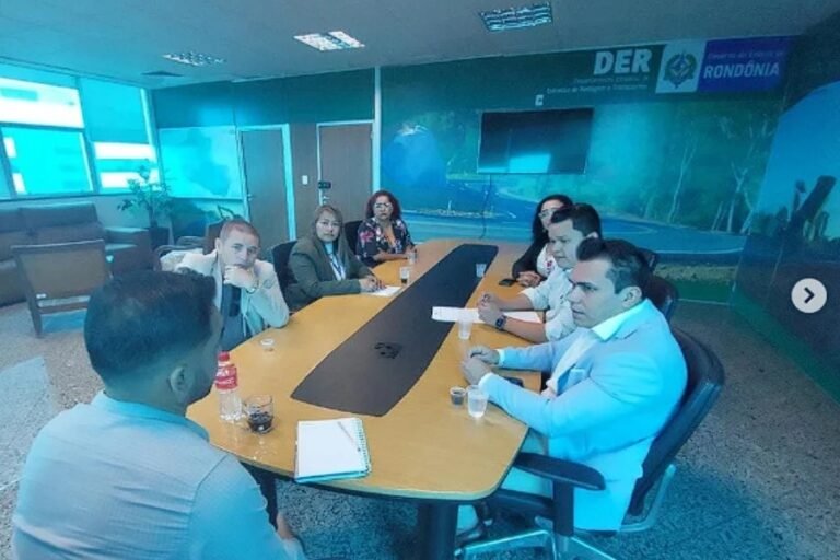 Últimas Notícias 5 Vereador Edimilson Dourado tem reunião no DER para verificar andamento de serviços do Tchau Poeira