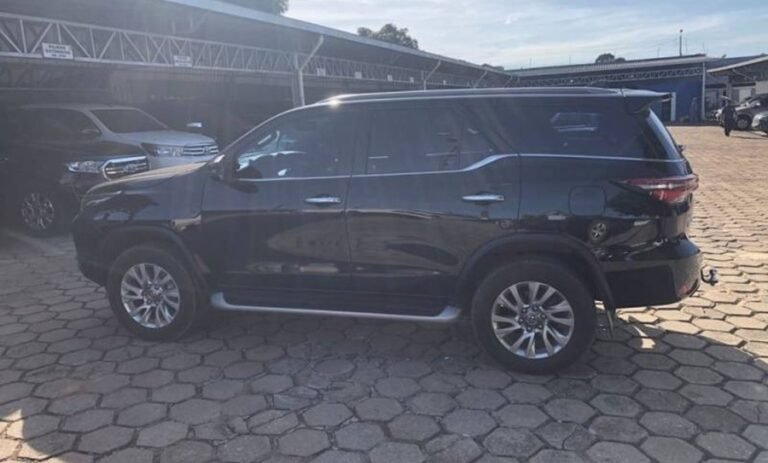 Rapaz tem renda de R$ 2 mil e carro avaliado em meio milhão de reais