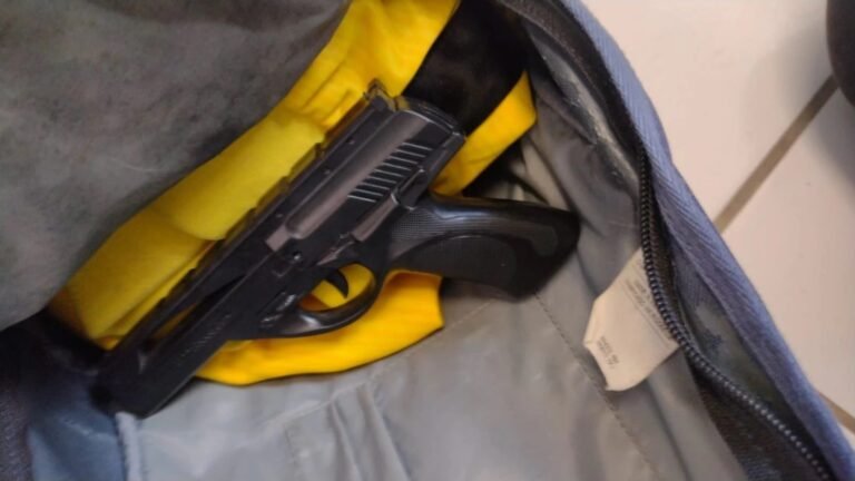 Polícia Civil  apreende dois adolescentes por ameaçarem colegas em sala de aula com arma simulacro