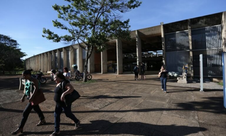 Últimas Notícias 8 Aluno da UnB é preso após escrever ameaça em banheiro de Faculdade