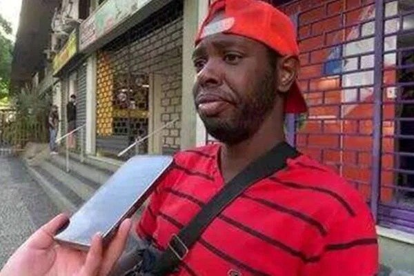 Homem agredido com coleira depõe à Polícia: 'Nem animal é tratado assim'