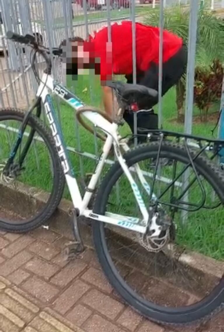 Últimas Notícias 1 Bombeira do Porto Velho Shopping corta cadeado de bicicleta e causa revolta na internet – VÍDEO