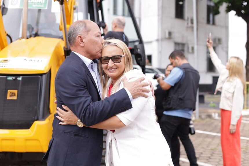 Vereadora Márcia Socorristas participa de entrega de maquinários