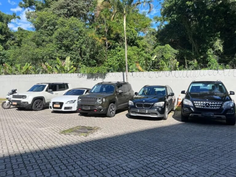 Operação da PF em 10 estados apreende carros de luxo e R$ 2,1 milhões em espécie
