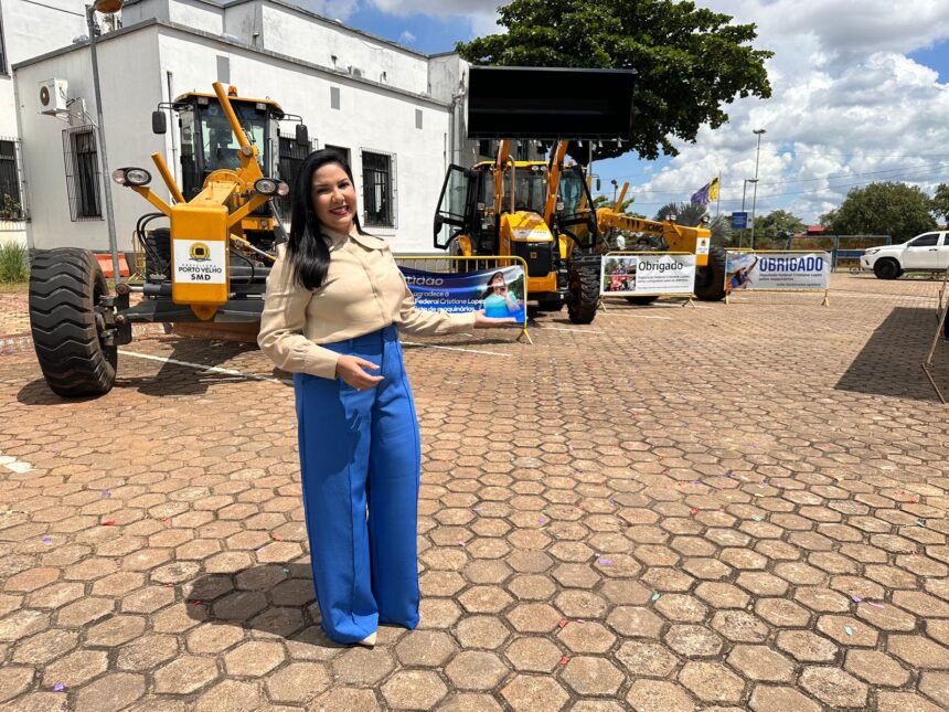 Cristiane Lopes realiza entrega histórica de três milhões em maquinários aos distritos de Porto Velho 1 Cristiane Lopes realiza entrega histórica de três milhões em maquinários aos distritos de Porto Velho